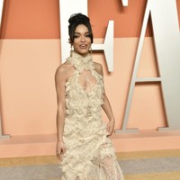 Mereka pun tak melewatkan after-party Oscars 2025. Rachel memancarkan aura elegannya dalam gaun halter. (Foto: Evan Agostini/Invision/AP)
