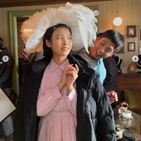 Penayangan When Life Gives You Tangerines dibagi dalam empat babak, menggambarkan kehidupan Gwan Sik dan Ae Sun yang romantis dan dramatis di Pulau Jeju melewati empat musim yang berbeda. Dimulai dari masa kecil, bersekolah, menikah, dan merawat anak-anak mereka. Foto: dok. Instagram @dlwlrma