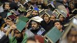 Kala Umat Syiah Irak Raih Malam Lailatul Qadar