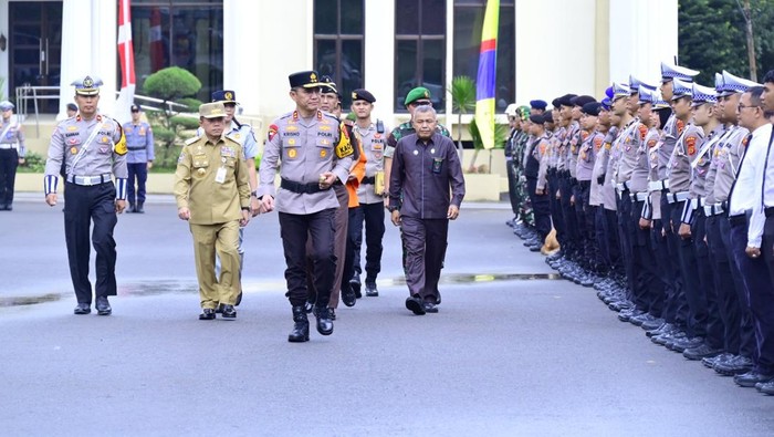 Kapolda Jambi mengecek kesiapan personel Operasi Ketupat 2025