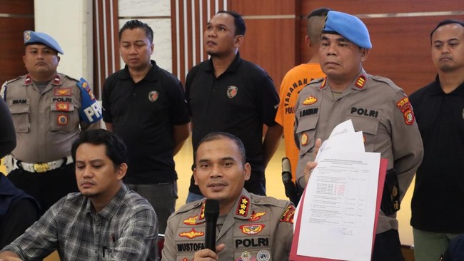 Kongkalikong Kepsek SD dan Istri di Bekasi Tilap Dana BOS Bertahun-tahun