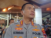 Massa BEM Se-Semarang Raya di DPRD Jateng Membubarkan Diri