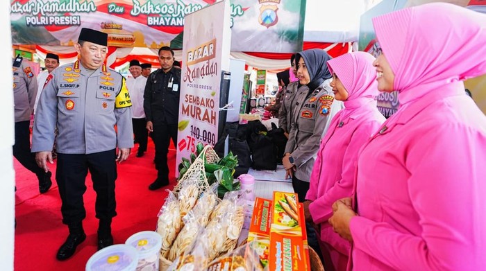 Kapolri menghadiri bazar Ramadan di Polda Jatim