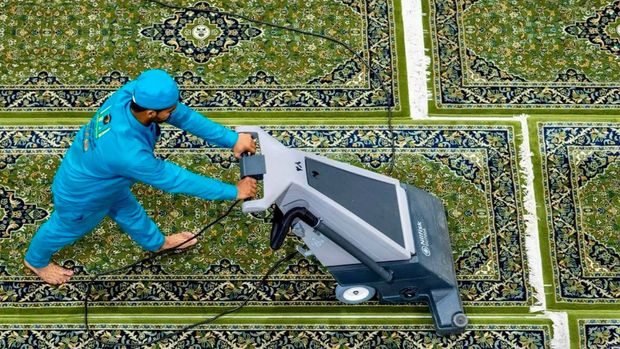 Karpet mewah buatan Saudi menghiasi Masjidil Haram. (Dok. spa.gov.sa)