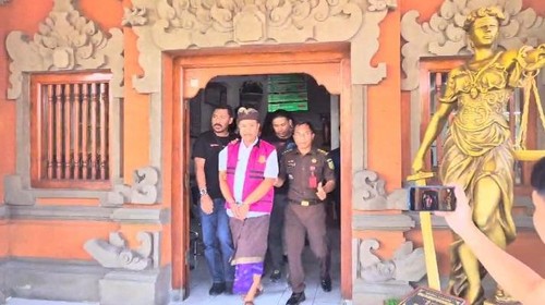 Kepala DPMPTSP, Made Kuta, ditetapkan tersangka Kejati Bali, Kamis (20/3/2025). (Wijaya Kusuma/detikBali)