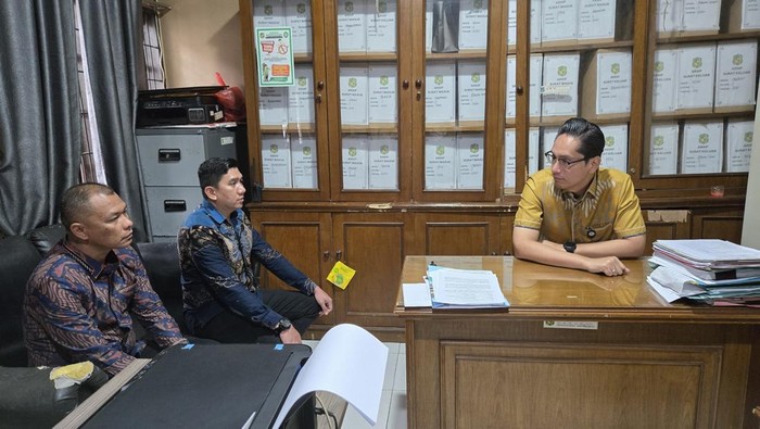 Keterangan foto: Walkot Rico Waas sidak ke Kantor Camat Medan Polonia (Dok. Istimewa)