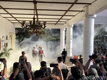 Massa Tolak UU TNI di DPRD DIY Rusuh: Bakar Sampah-Sulut Petasan