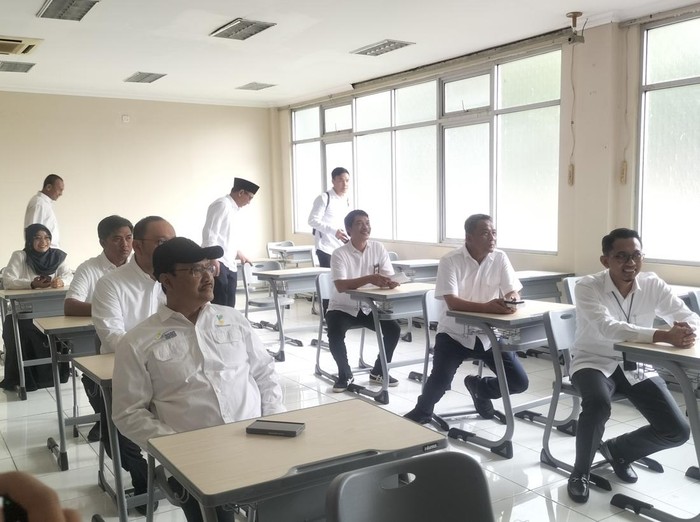Mensos Gus Ipul tinjau sekolah rakyat di Jaksel (Maulani/detikcom)