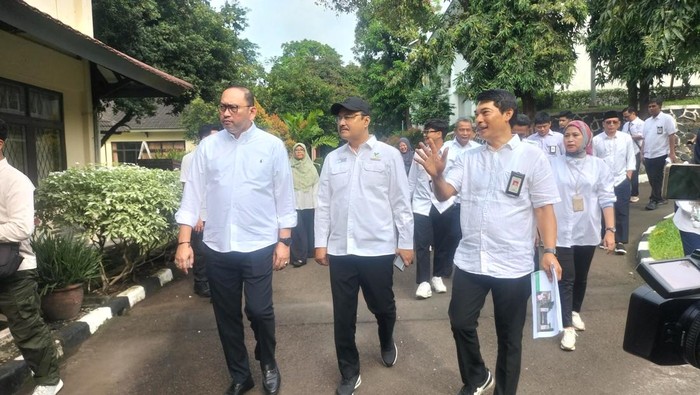 Mensos Saefullah Yusuf engecek  Pusdiklatbangprof Kemensos di Jaksel