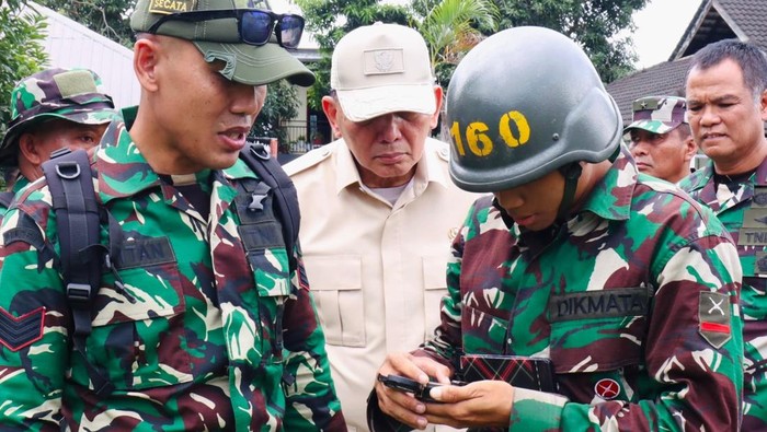 Momen Menhan Tinjau Rindam Merdeka, Tekankan Bentuk Prajurit Berkualitas Menteri Pertahanan RI Sjafrie Sjamsoeddin melakukan kunjungan kerja ke Manado, Sulawesi Utara dalam rangka meninjau Resimen Induk Kodam (Rindam) XIII/Merdeka, Rabu (19/03/25).