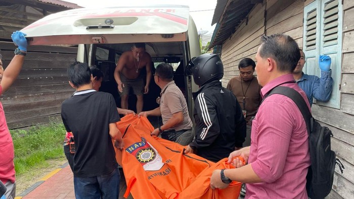 Pasutri ditemukan tewas di Singkawang.