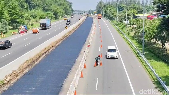 Pelebaran jalan di KM 207 Tol Palimanan-Kanci