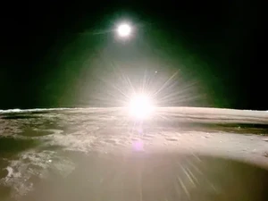 Foto Spektakuler Matahari Terbenam di Bulan Terekam Blue Ghost