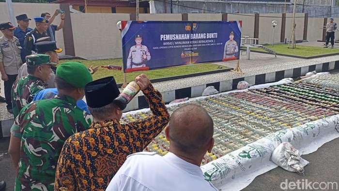 Pemusnahan miras di Polres Blitar