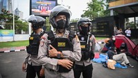 Massa akan berdemo terkait akan disahkannya RUU TNI melalui rapat paripurna DPR RI hari ini.