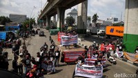 Berdasarkan edaran yang diunggah oleh akun Instagram DPC Aptrindo Bekasi Raya melalui fitur Insta Story pada Rabu, 19 Maret 2025, dijelaskan bahwa aksi mogok pengusaha truk akan berlangsung selama dua hari yaitu pada Kamis – Jumat, 20 – 21 Maret 2025.