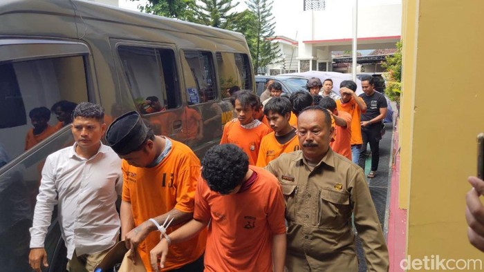 Perusakan Polsek Watulimo Trenggalek