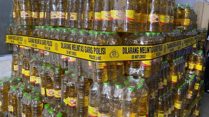 Polisi gerebek produsen Minyakita di Tangerang (Wildan/detikcom)