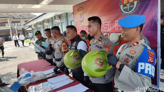 Polisi menangkap 5 orang komplotan spesialis pencuri gas melon di Ciamis.