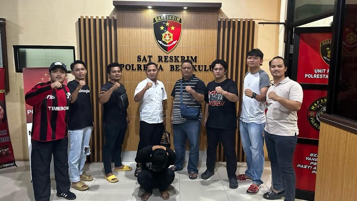 Polisi mengamankan pegawai karaoke di Bengkulu yang cabuli pengunjung