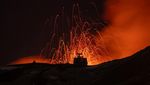 Potret Letusan Gunung Etna Terangi Langit Italia