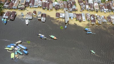 Potret Pencari Benda Kuno di Kawasan Cagar Budaya Jambi