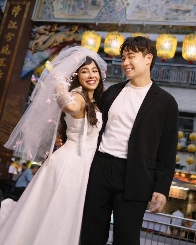 Nigel Ng atau yang dikenal sebagai Uncle Roger akan segera menikah. Chef dan stand up comedian asal Malaysia tersebut mengumumkannya di Instagram selagi memamerkan foto prewedding.Foto: Instagram