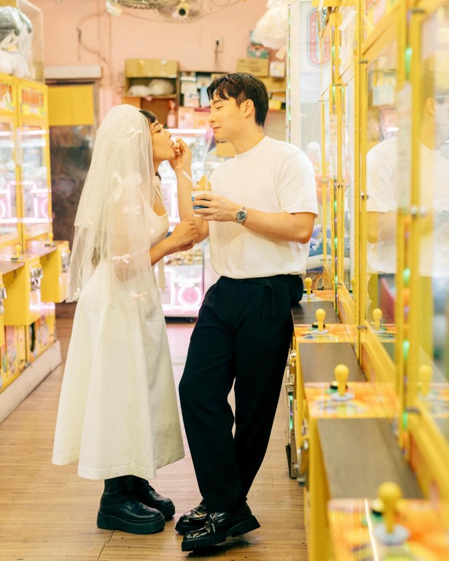 Pria yang dikenal dengan ekspresi ‘fuiyoh’ dan ‘haiyaa’ tersebut akan menikah dengan wanita bernama Sabrina. Sebelumnya mereka sempat bikin heboh ketika go public’ di hari Valentine bulan lalu.Foto: Instagram