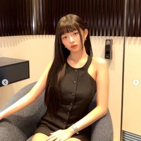 Dengan taktik diet andalannya, pemilik tinggi badan 170 cm tetap bisa menjaga bentuk tubuh proporsional. Rei IVE mengungkap saat memesan makanan, dia biasanya membaca review dan melihat foto menu paling bagus di aplikasi pemesanan. Foto: dok. Instagram @reinyourheart