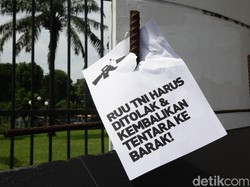 Video RUU TNI Disahkan Jadi UU, eaJ Park: Pray for Indonesia