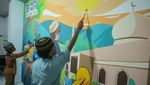 Anak-anak Panti Asuhan Uji Kreatifitas dengan Mural Bertema Ramadan