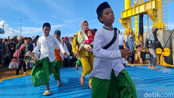 Pelabuhan Jangkar Situbondo Mulai Dipadati Pemudik