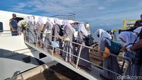 Sejumlah santi juga memanfaatkan mudik gratis di Pelabuhan Jangkar,, Situbondo.