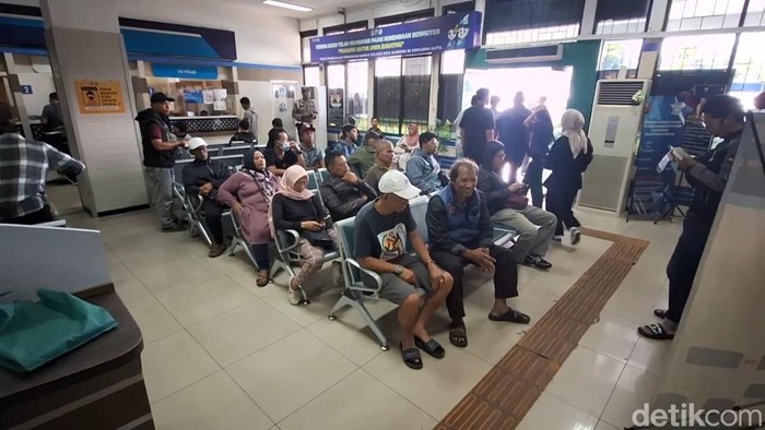 Suasana Samsat di Kota Bandung