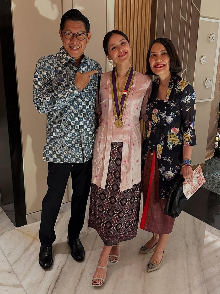 Tara Dermawan Putri Becky Tumewu
