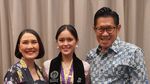 Selamat! Anak Becky Tumewu Lulus dari Fakultas Kedokteran Gigi