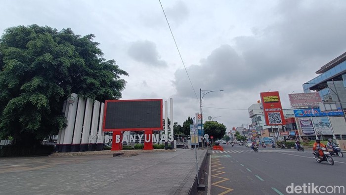 Kondisi Alun-alun Purwokerto yang akan digunakan untuk nobar pertandingan antara Timnas Indonesia melawan Australia, Kamis (20/3/2025).