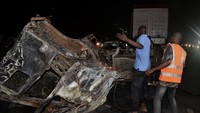 Kecelakaan itu terjadi di jalan raya dekat Jembatan Nyanya di Ayo, sekitar 10 kilometer (6 mil) dari Abuja.