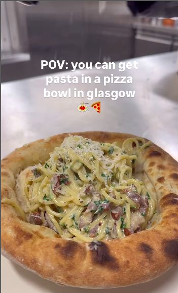 Unik! Pasta Carbonara Ini Disajikan dalam Mangkuk Pizza