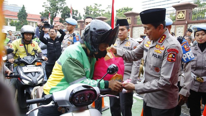 Wakapolri Komjen Ahmad Dofiri menghadiri Bazar Ramadan Polri Presisi dan Baksos Ramadan Bhayangkari 2025 yang diselenggarakan Mabes Polri. (Dok istimewa).
