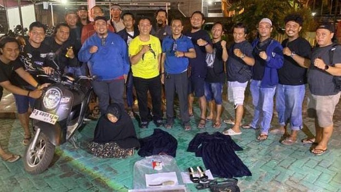 Wanita di Banjarmasin rampok tetangga dan pukul korban dengan kayu ulin.