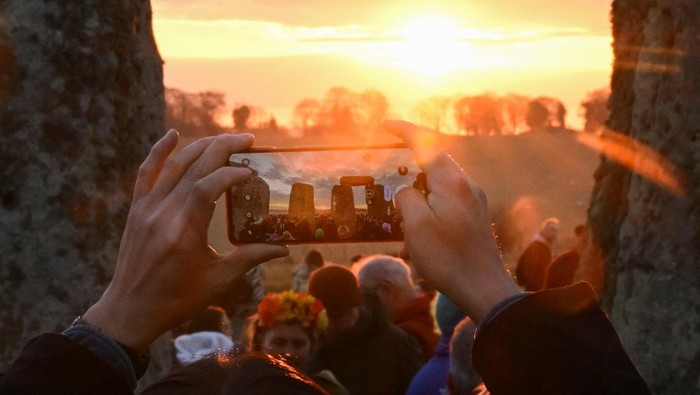 Revellers attend spring equinox celebrations at Stonehenge stone circle, near Amesbury, Britain, March 20, 2025. REUTERS/Jaimi Joy