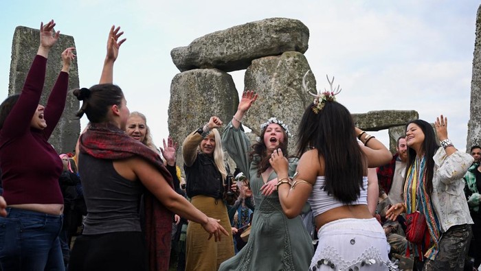 Revellers attend spring equinox celebrations at Stonehenge stone circle, near Amesbury, Britain, March 20, 2025. REUTERS/Jaimi Joy
