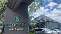 Resto Umatis menarik perhatian karena area restorannya yang luas. Diatata dengan nuansa Bali yang asri dan nyaman. Foto: detikFood