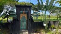 Ada juga ruang makan outdoor yang menghadap ke taman dengan suasana bergaya Bali. Foto: detikFood