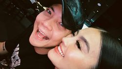 Potret Agnez Mo-Adam Rosyadi Rayakan Anniv ke-4: Mereka Memang Selengket Itu!