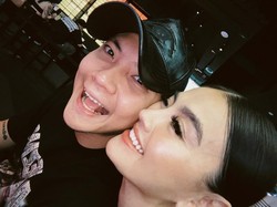 7 Potret Mesra Agnez Mo & Adam Rosyadi Rayakan Anniversary 4 Tahun Pacaran