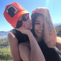 Meskipun terlambat membagikan foto perayaan anniversary, Agnez Mo mencurahkan isi hatinya kepada Adam Rosyadi setelah empat tahun bersama. Pria itu telah menjadi tempat teraman baginya dan memberikan ketenangan di hidupnya. Foto: dok. Instagram @agnezmo