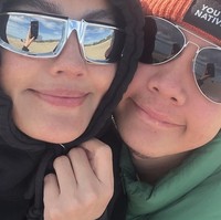 Saat pertama kali mengumumkan hubungan asmaranya pada tahun 2021, Agnez Mo dan Adam Rosyadi sempat menuai kritik netizen karena perbedaan usia mereka yang dinilai terlalu jauh. Agnez Mo merupakan kelahiran tahun 1986, sedangkan Adam Rosyadi lahir di tahun 1999. Foto: dok. Instagram @agnezmo