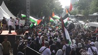 Massa yang tergabung dalam Aliansi Rakyat Indonesia Bela Palestina menggelar aksi di depan Kedutaan Besar Amerika Serikat, Jakarta, Jumat (21/3/2025).